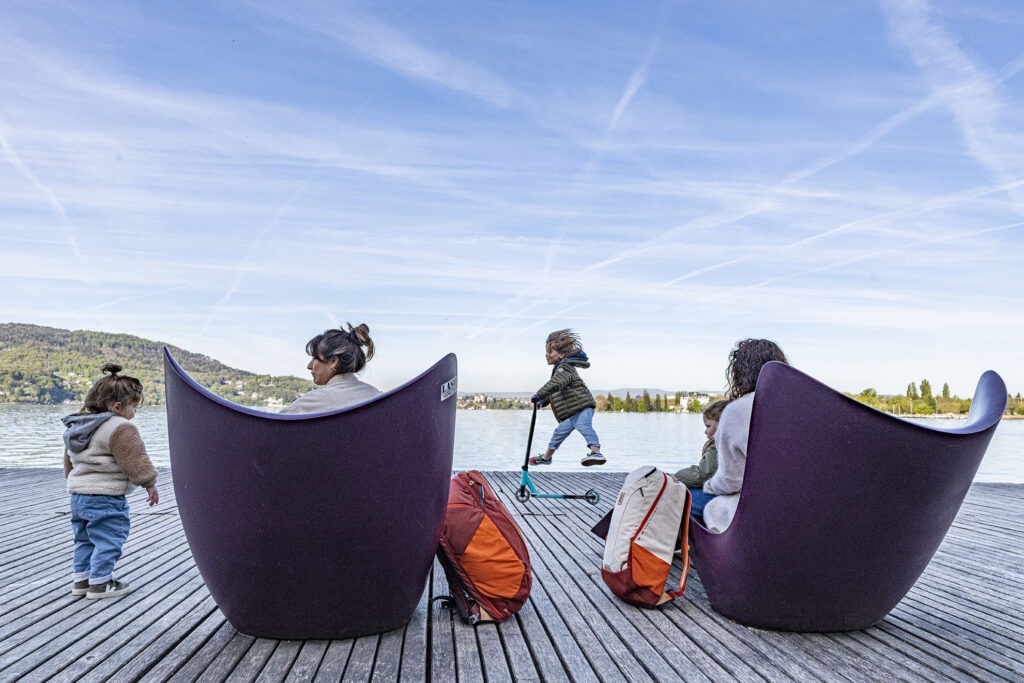 Collection Nomad Les Sacs à dos Made in France au bord du Lac d'Annecy