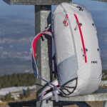 neo-women-lite-bag-70l-outside-06