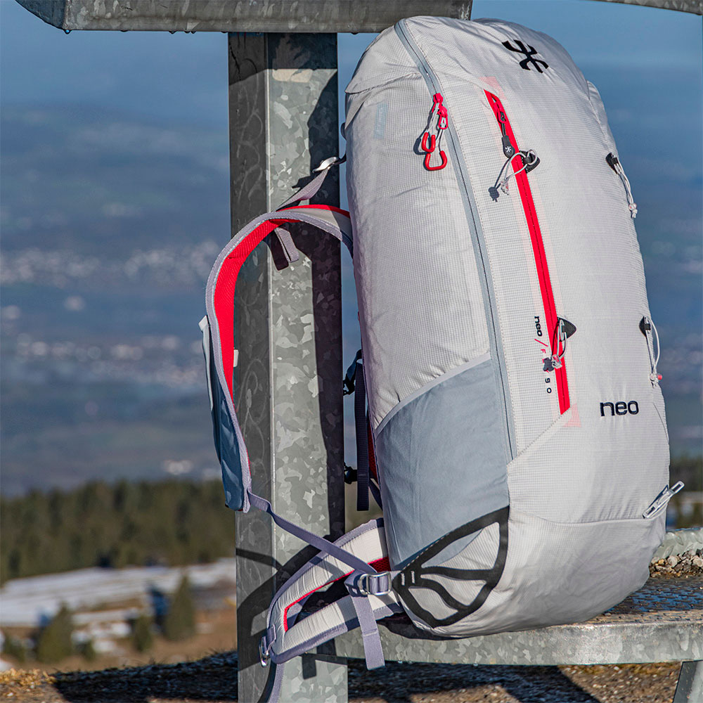 fly lite women 90L outside