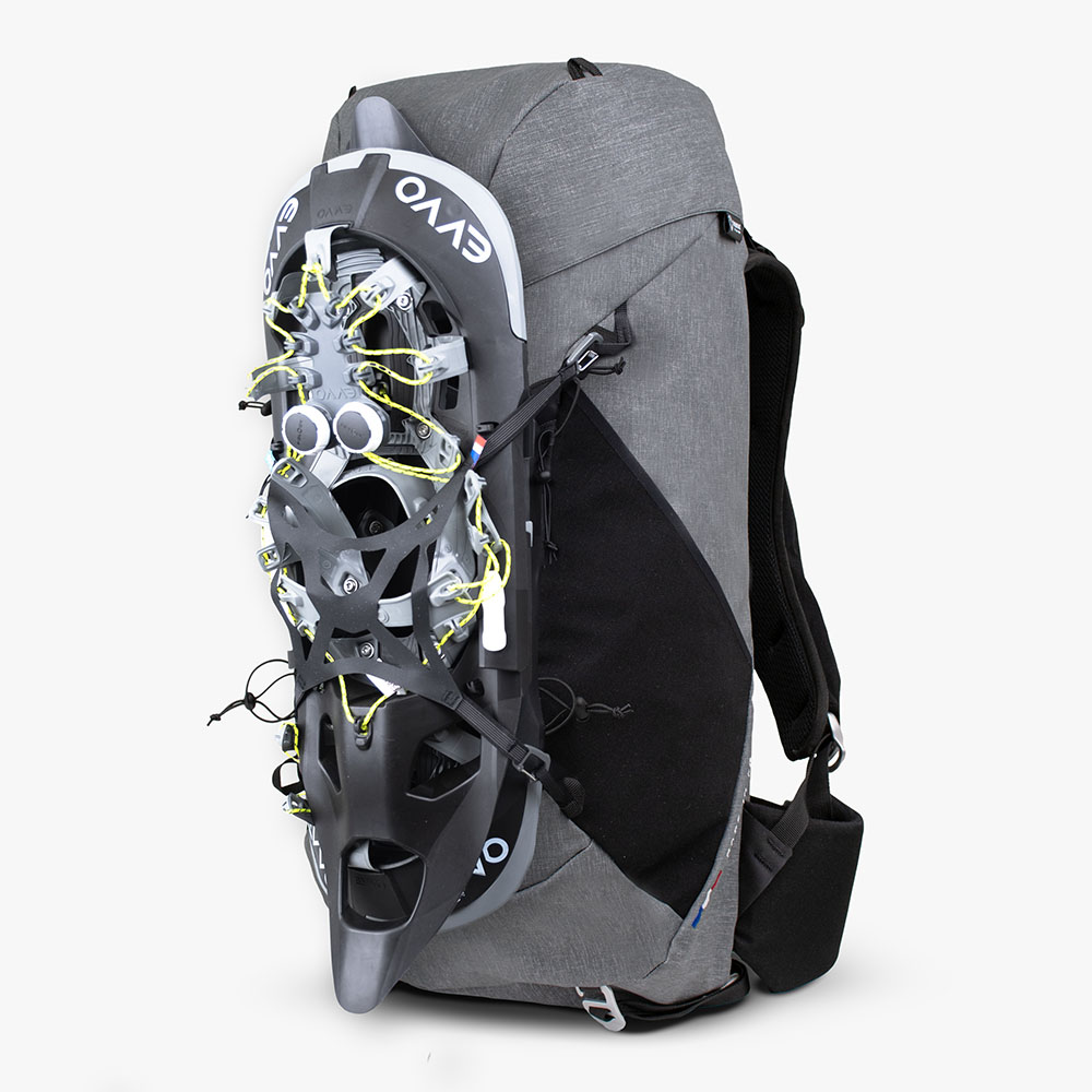 Neo-hike-woman-details